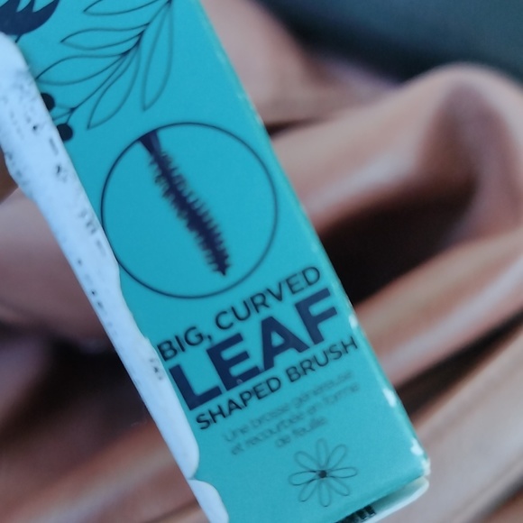 3/$30 NIB Urban Decay Mini Wild Lash Volumizing Mascara dark black - Picture 6 of 6